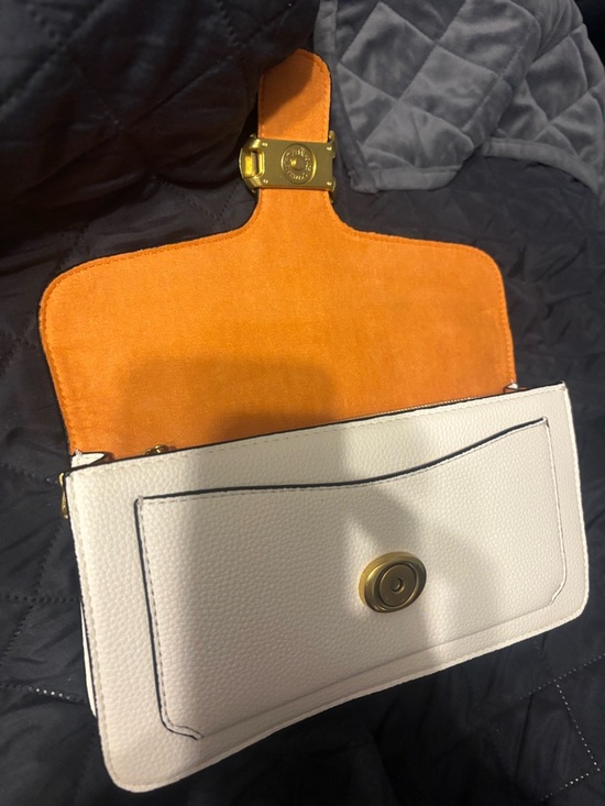 Coach Chalk Pebbled Leather Shoulder Bag with Gold 'C' Clasp - Picture 2 of 3